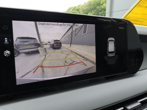 Used 2025 Hyundai Palisade SEL FWD image 12