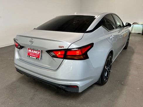 Used 2023 Nissan Altima 2.5 SR FWD image 3