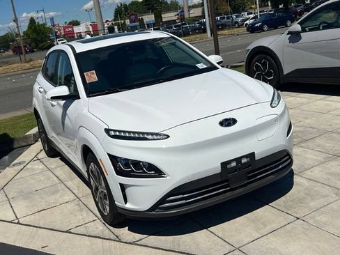 Certified 2023 Hyundai Kona Limited w/ Cargo Package FWD image 5
