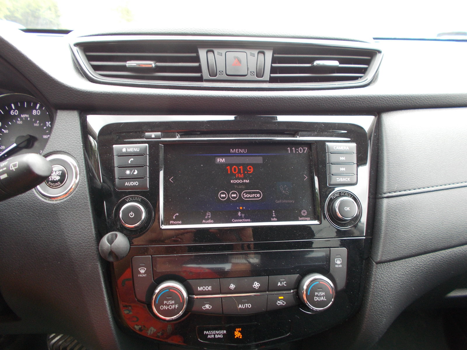 Used 2020 Nissan Rogue SV AWD/4WD image 16
