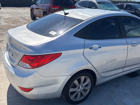 Used 2013 Hyundai Accent GLS w/ Premium Pkg FWD image 5