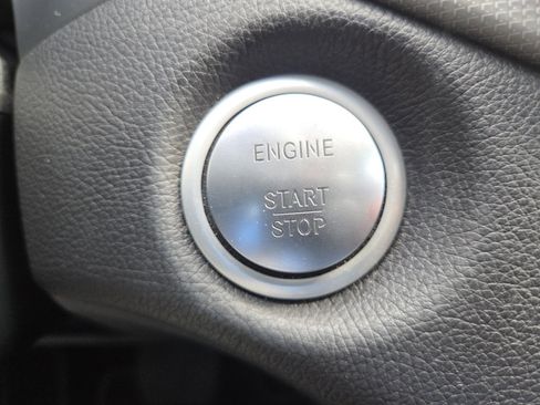 Used 2018 Mercedes-Benz GLA 250 4MATIC image 11