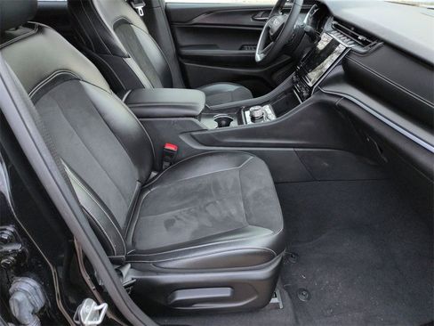 Certified 2024 Jeep Grand Cherokee L Laredo image 29