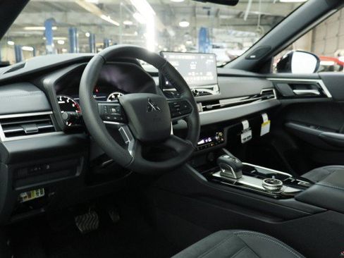New 2026 Mitsubishi Outlander LE FWD image 5