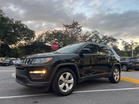 Used 2021 Jeep Compass Latitude image 11