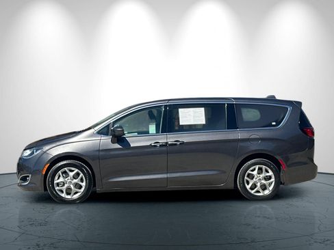 Used 2019 Chrysler Pacifica Touring Plus w/ Tire & Wheel Group FWD image 7