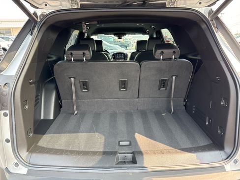 Certified 2022 Chevrolet Traverse RS FWD image 25