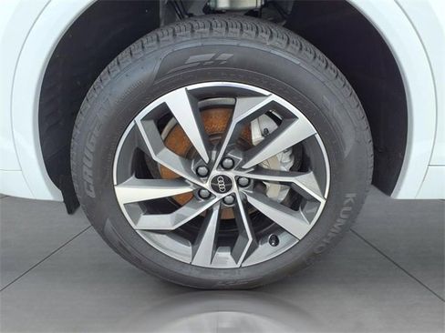 Used 2024 Audi Q5 2.0T Premium w/ Convenience Package image 5
