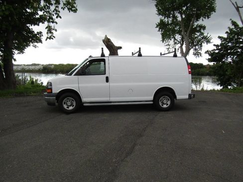 Used 2020 Chevrolet Express 2500 w/ Driver Convenience Package RWD image 3