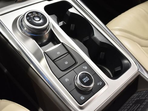 Used 2020 Ford Explorer Platinum w/ Premium Technology Package image 25