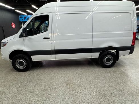 Used 2021 Mercedes-Benz Sprinter 2500 image 2