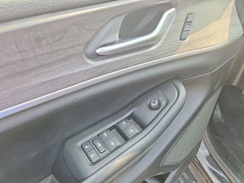 Used 2024 Jeep Grand Cherokee Limited w/ Luxury Tech Group II AWD/4WD image 19