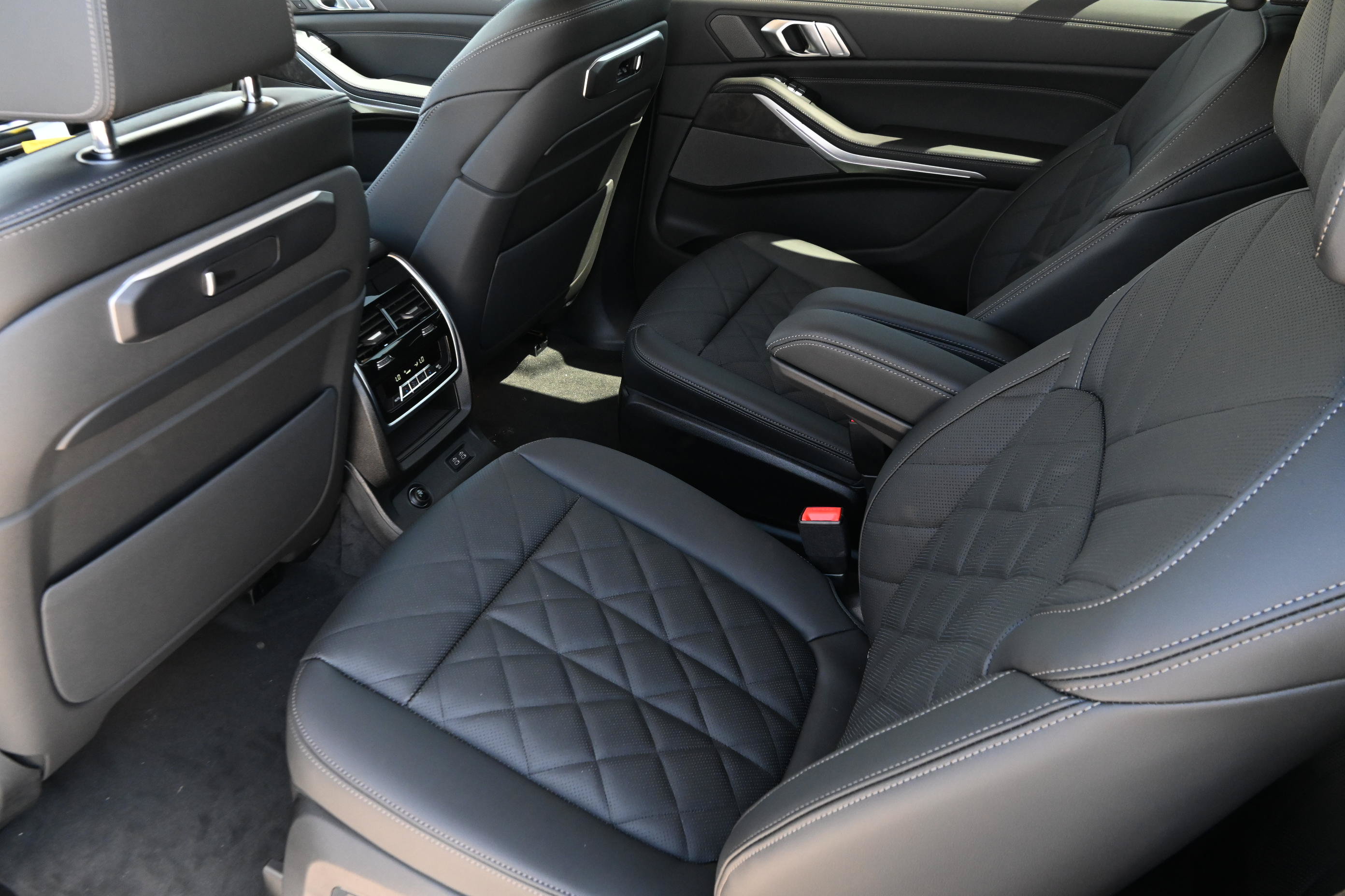 Used 2026 BMW X7 xDrive40i w/ Premium Package AWD/4WD image 10