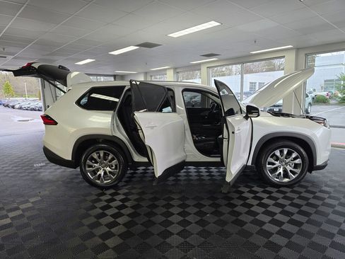 Used 2024 Toyota Grand Highlander Limited image 18