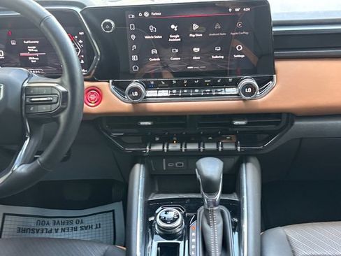 Used 2024 GMC Canyon AT4 w/ AT4 Premium Package AWD/4WD image 4
