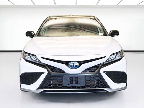 Used 2021 Toyota Camry XSE image 2