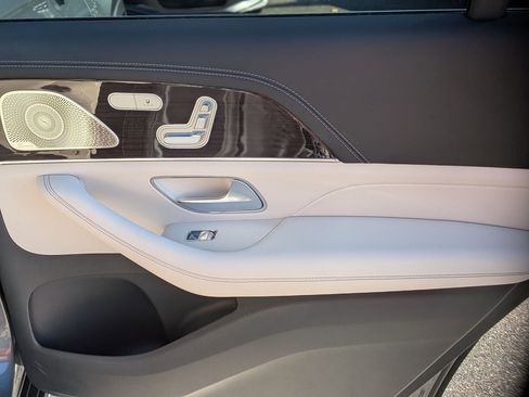 Used 2026 Mercedes-Benz GLS 580 4MATIC image 38