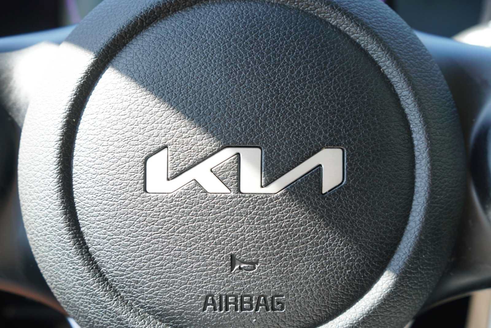 Used 2025 Kia Soul LX w/ LX Technology Package FWD image 12