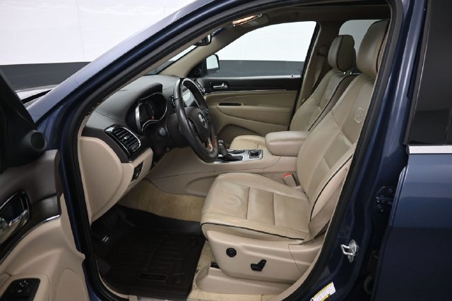Used 2019 Jeep Grand Cherokee Overland AWD/4WD image 9