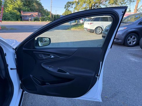 Used 2022 Chevrolet Malibu LT FWD image 17