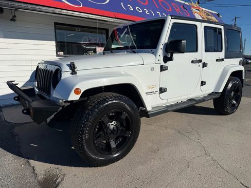 Used 2015 Jeep Wrangler Unlimited Sahara w/ Trailer Tow Group image 2
