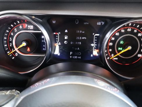 Used 2019 Jeep Wrangler Unlimited Sahara w/ Uconnect 4C Nav & Sound Group AWD/4WD image 24