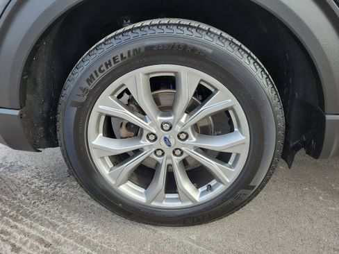 Used 2023 Ford Explorer Limited w/ Limited Technology Package image 5