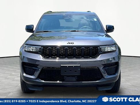 Used 2023 Jeep Grand Cherokee Altitude AWD/4WD image 2