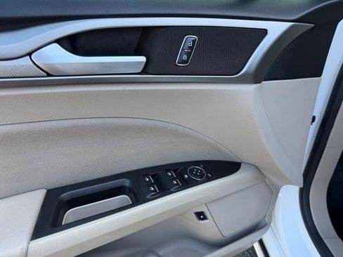 Used 2019 Ford Fusion SE FWD image 29