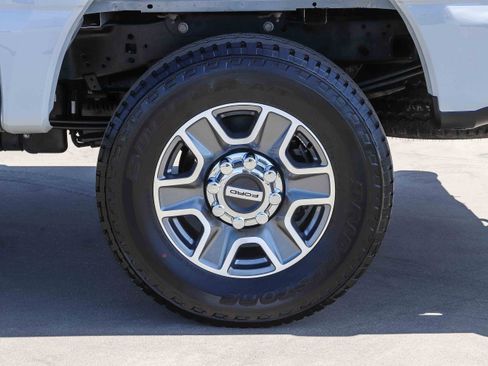 Used 2025 Ford F250 Lariat AWD/4WD image 10
