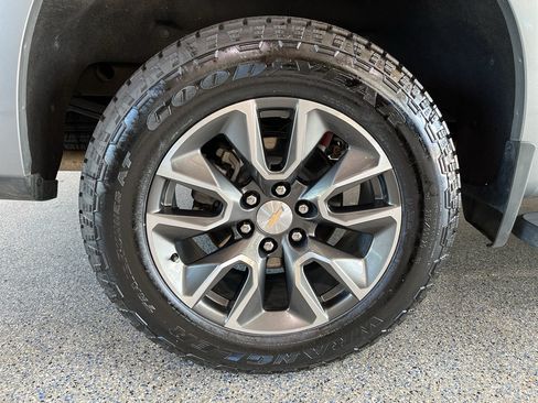 Used 2024 Chevrolet Silverado 1500 LT w/ Z71 Off-Road Package AWD/4WD image 32