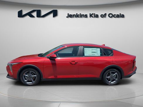 New 2025 Kia K4 LXS image 2