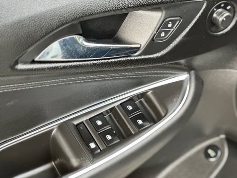 Used 2017 Chevrolet Cruze Premier FWD image 9