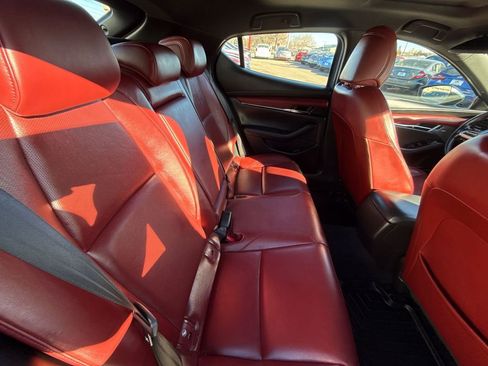 Used 2021 MAZDA MAZDA3 Hatchback w/Premium Plus Pkg image 16