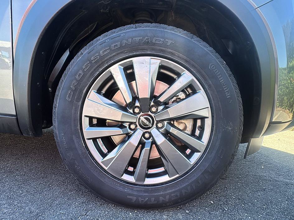 Certified 2025 Nissan Pathfinder SV FWD image 12