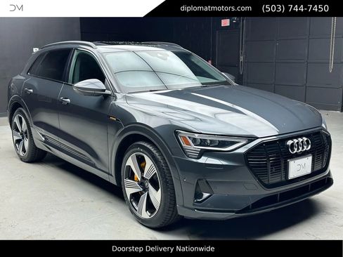 Used 2022 Audi e-tron Premium Plus w/ Premium Plus Package image 9