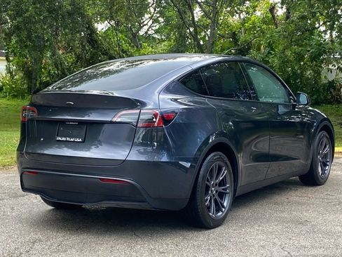 Used 2024 Tesla Model Y Long Range RWD image 8