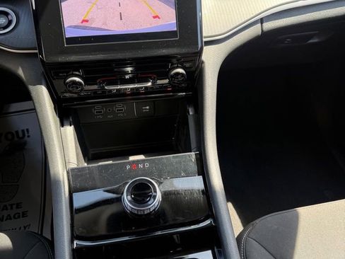 Used 2023 Jeep Grand Cherokee Laredo image 27