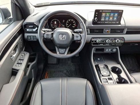 Certified 2025 Honda Pilot TrailSport image 11