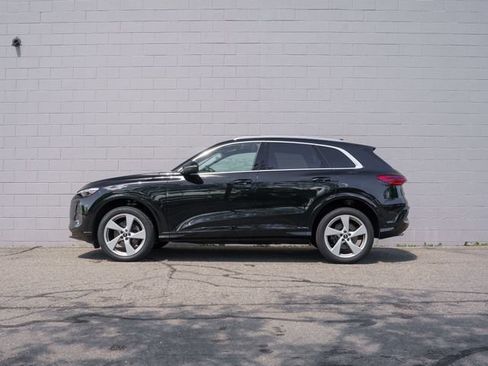 Used 2025 Audi Q5 Premium Plus w/ Premium Plus AWD/4WD image 2