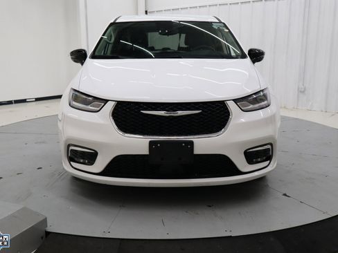 Used 2024 Chrysler Pacifica Select image 11