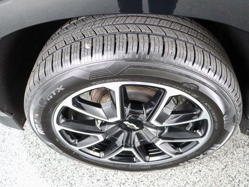 Used 2024 Chevrolet Suburban RST w/ Luxury Package image 11