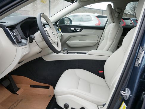 New 2025 Volvo XC60 B5 Core w/ Protection Package Premier image 5