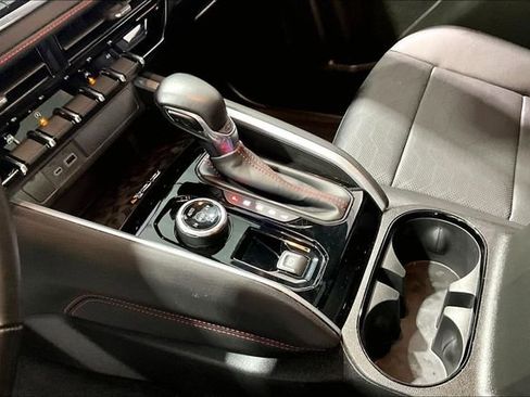 Used 2023 Chevrolet Colorado Z71 w/ Z71 Convenience Package 2 AWD/4WD image 19