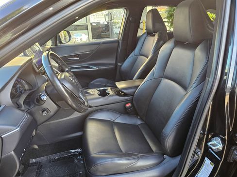 Used 2023 Toyota Venza Nightshade image 17