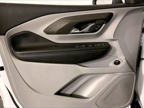 Used 2023 GMC Terrain SLE w/ Driver Convenience Package image 25