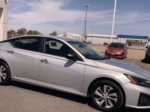 Used 2024 Nissan Altima 2.5 S FWD image 3
