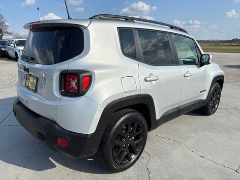 Used 2018 Jeep Renegade Altitude image 4