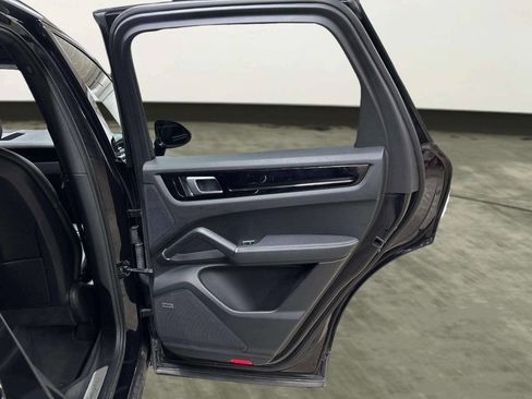 Used 2019 Porsche Cayenne S AWD/4WD image 19