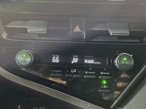 Used 2021 Toyota Camry SE image 25